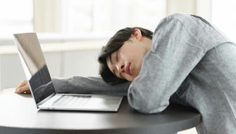 💤睡眠不足が招く5つの危険｜すぐにできる改善法